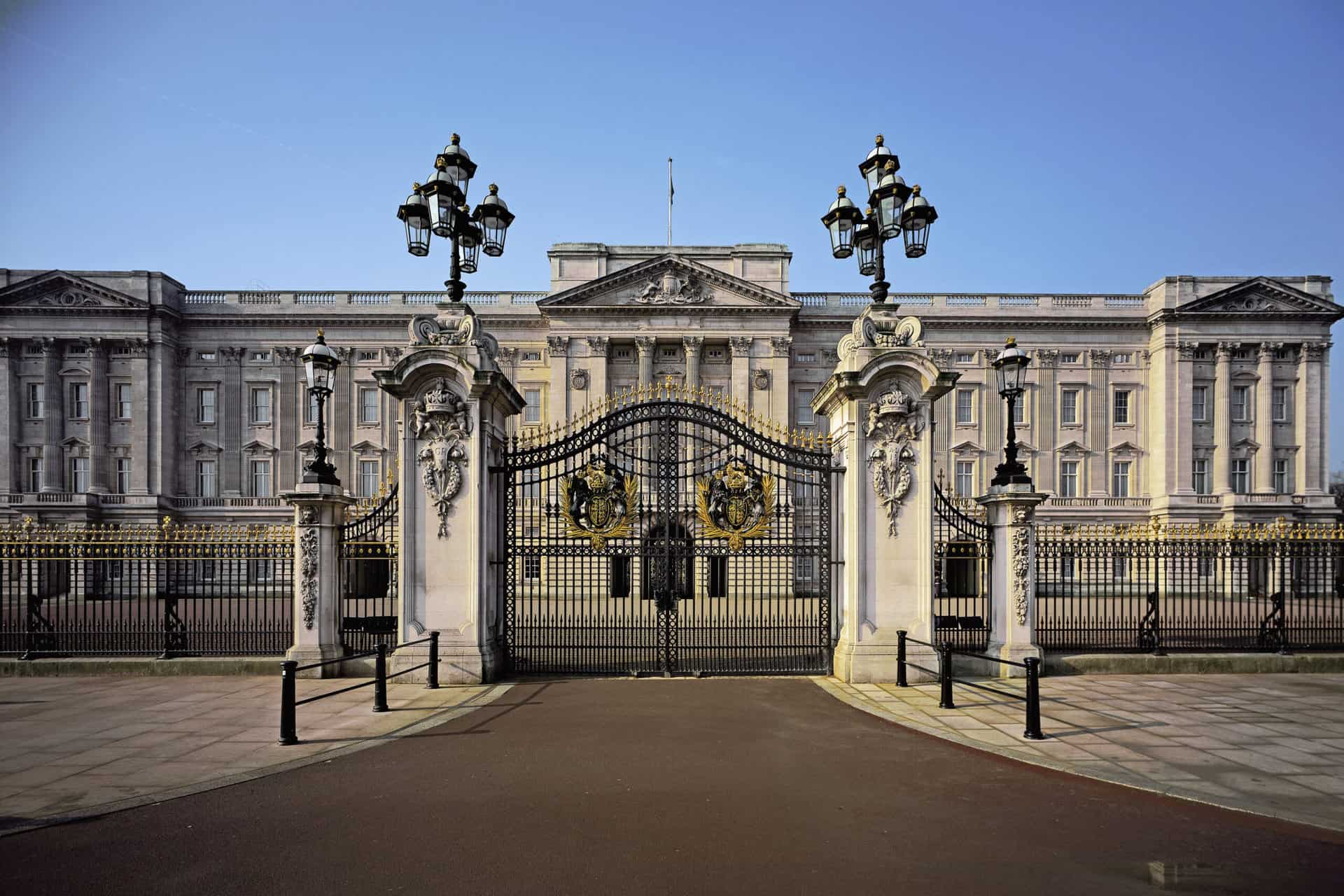 (new) buckingham palace gates. andrew holt